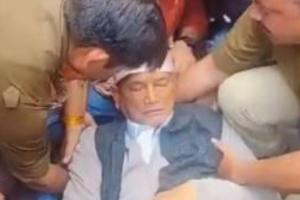 VIDEO : Uttarakhand के पूर्व CM हरीश रावत की बिगड़ी हालत, छात्रों के साथ धरना देते वक्त हुए बेहोश