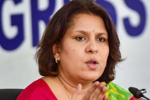 मोदी विदेश में भारतीयों के खिलाफ ही बोलते हैं: सुप्रिया श्रीनेत