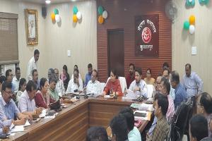 सुलतानपुर: IGRS की समीक्षा बैठक में नाराज हुईं DM, 2104 लंबित मामलों के निस्तारण का दिया आदेश  