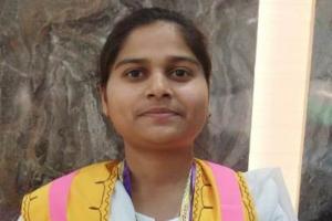 हरदोई की बेटी शालू ने किया यूनिवर्सिटी टॉप, राज्यपाल ने दिया स्वर्ण पदक 