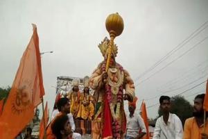 प्रयागराज: राम नवमी पर निकाली गई भव्य शोभायात्रा, आकर्षण का केंद्र बनी झांकियां 