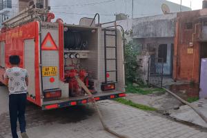 बरेली : बंद पड़े मकान में लगी आग, 2 घंटे की मशक्कत के बाद बुझाई गई