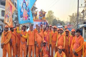रायबरेली: गौरीशंकर मन्दिर दिल्ली से पैदल यात्रा कर शिव भक्तों का दल पहुंचा लालगंज 