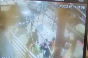 बहराइच: युवक को दबंगों पीटा, CCTV में रिकॉर्ड हुई घटना 