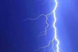 हरदोई में तेज बारिश के बीच स्कूल पर गिरी आकाशीय बिजली, टला बड़ा हादसा 