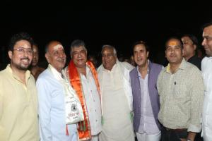 कानपुर: होली मिलन के बहाने, विजय कपूर की BJP में धमाकेदार एंट्री