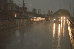 अयोध्या में गिरे ओले, अगले 24 घंटे में भी बारिश की संभावना