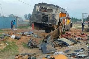 हरियाणा में ट्रक के बस को टक्कर मारने से आठ लोगों की मौत 