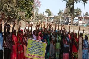 बहराइच: अपात्रों को मिल रहा आवास योजना का लाभ, प्रधान और VDO पर मिलीभगत का आरोप लगा महिलाओं ने किया प्रदर्शन 