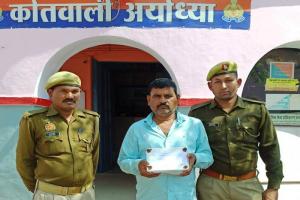 अयोध्या पुलिस के हाथ लगी बड़ी सफलता, सीतापुर के युवक से दो पिस्टल किया बरामद 