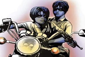 रुद्रपुर: बर्थडे पार्टी से बाइक चुराकर भाग रहे दो चोर दबोचे