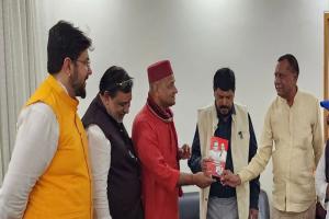 लखनऊ: समाजवादी चिंतक दीपक मिश्र ने हिंदी को समृद्ध बनाने के लिए मांगी केंद्रीय मंत्री की मदद