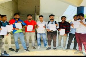 बिजनौर: स्कालरशिप आवेदन सत्यापन न होने पर छात्रों ने किया हंगामा