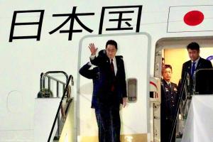 भारत पहुंचे जापान के प्रधानमंत्री Fumio Kishida, अनोखे अंदाज में हुआ स्वागत...चीन से निपटने की रणनीति पर फोकस
