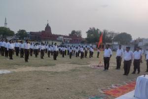 रामनगरः शान के साथ सम्पन्न हुआ RSS का पथ संचलन, पुष्प वर्षा कर किया स्वयंसेवकों का स्वागत