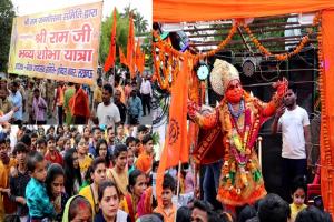 लखनऊ: भगवान श्री राम की निकली भव्य शोभायात्रा, रामधुन पर बजरंगबली ने दिखाई अनोखी लीला