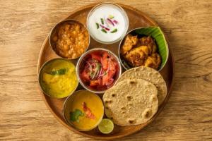 काशीपुर: सात्विक, राजसिक और तामसिक खाद्य पदार्थ आपके शरीर व मस्तिष्क में क्या असर डालते है जानिए डॉक्टर्स की जुबानी 