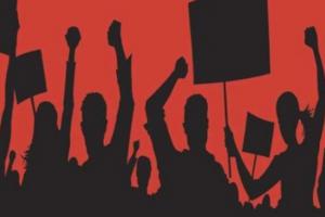 रुद्रपुर: आक्रोशित व्यापारियों ने धरना देकर मुख्य बाजार में निकाला जुलूस