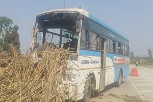 बिजनौर : दो सड़क हादसों में बस चालक व यात्रियों समेत 10 लोग घायल,  रायपुरी बॉर्डर व पीली नदी के पुल के पास हुईं दुर्घटनाएं 
