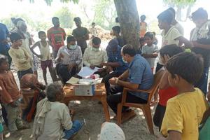 Amrit Vichar Impact: बहराइच के सिपहिया प्यूली गांव में स्वास्थ्य टीम ने जांच कर बांटी दवाएं