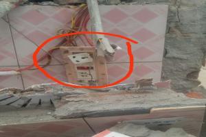 अयोध्या: बिजली कनेक्शन काटे बगैर ढहाया मन्दिर, मलबे में अब भी दौड़ रहा करंट