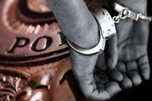 जौनपुर: पुलिस मुठभेड़ में असलहा तस्कर गिरफ्तार, चार तमंचा बरामद