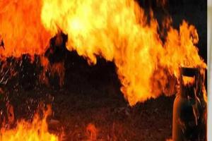 देवरिया: खाना पकाते समय गैस सिलेंडर से लगी आग, मां-बेटी की जलकर मौत