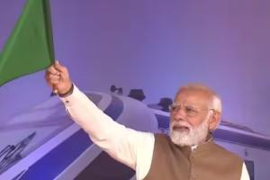 मध्य प्रदेश को पहली Vande Bharat Express ट्रेन की सौगात, PM मोदी ने दिखाई हरी झंडी