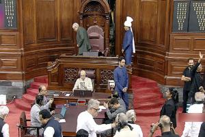 संसद में गतिरोध जारी : हंगामे के बीच राज्यसभा में विधेयक बिना चर्चा के पारित
