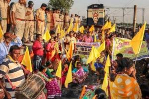 पश्चिम बंगाल : एसटी दर्जे की मांग को लेकर कुर्मी समाज का आंदोलन छठे दिन भी जारी 