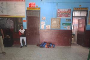 अयोध्या: मवई सीएचसी की स्वास्थ्य सेवाओं पर लगा ग्रहण