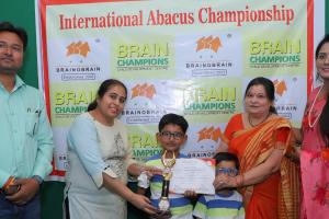 बरेली: बच्चों ने जीता अंतर्राष्ट्रीय अबेकस कंपटीशन में स्वर्ण व रजत पदक