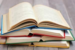काशीपुर: दस स्कूलों में मिलीं निजी प्रकाशकों की पुस्तकें, थमाया नोटिस