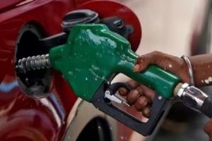 Pakistan Petrol: पाकिस्तान में अभी और महंगा होगा पेट्रोल, कीमत को फिर बढ़ाने की हो रही तैयारी