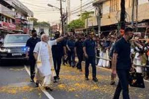 केरल की राजधानी में प्रधानमंत्री का जोरदार स्वागत, झलक पाने के लिए हजारों की संख्या में जुटे लोग 