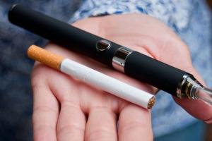 प्रतिबंध के बावजूद नहीं हो रहा कोई असर!, तंबाकू दुकानों पर आसानी से उपलब्ध हैं ई-सिगरेट: सर्वेक्षण