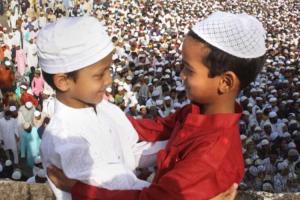 पूरे देश में हर्षोल्लास से मनाई गई ईद, मस्जिदों में अदा की गई विशेष नमाज...सीएम समेत कइयों ने दी वधाइयां