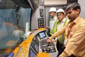 भारत में पहली बार नदी के नीचे दौड़ी मेट्रो ट्रेन, हावड़ा से कोलकाता पहुंची 