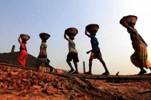 रुद्रपुर: ड्यूटी के इंतजार में गुजर गए श्रमिकों के नौ दिन