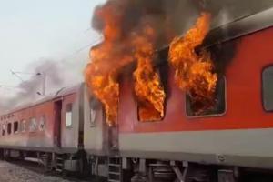 ट्रेन आगजनी घटना: केरल के डीजीपी ने अधिकारियों को जांच विवरण एनआईए को सौंपने का निर्देश दिया 