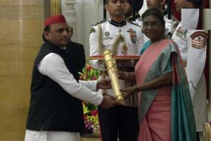 Padma Awards 2023: मुलायम सिंह यादव मरणोपरांत पद्म विभूषण से सम्मानित, अखिलेश यादव ने किया पुरस्कार ग्रहण 