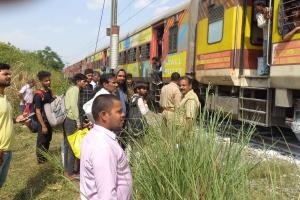 Unnao: जैतीपुर स्टेशन के पास पहुंची गोरखपुर-पनवेल, जब अचानक ट्रेन के पहियों से निकलने लगी चिंगारी, फिर हुआ ये