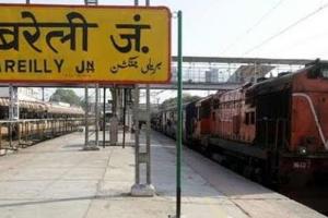 बरेली जंक्शन पर रोती मिली किशोरी, जीआरपी ने रेलवे चाइल्ड लाइन को किया सुपुर्द