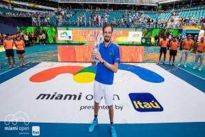 Miami Open : यानिक सिनर को हराकर डेनिल मेदवेदेव ने जीता मियामी ओपन का खिताब