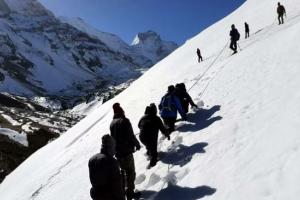 Kedartal Trek: भारी बर्फबारी से तय नहीं कर सके 200 मीटर की दूरी, वापस लौटे महाराष्ट्र के Treker