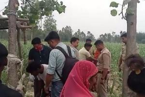 बरेली: गन्ने के खेत में लटका मिला युवक का शव, परिजनों ने लगाया हत्या का आरोप