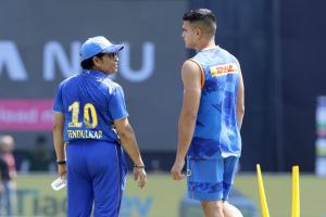 Arjun Tendulkar IPL Debut :  सचिन तेंदुलकर की बेटे अर्जुन को सलाह, कड़ी मेहनत करो और खेल का सम्मान करो 