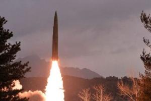 उत्तर कोरिया ने ठोस-ईंधन आधारित लंबी दूरी की मिसाइल का किया परीक्षण 