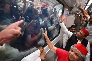 UP Nikay Chunav 2023: मेट्रो पर सवार हो अखिलेश ने किया लखनऊ में चुनाव प्रचार, सरकार पर साधा निशाना 