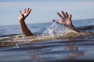 Pilibhit: दोस्तों संग नहाने गए किशोर की तालाब में डूबकर मौत, मचा कोहराम